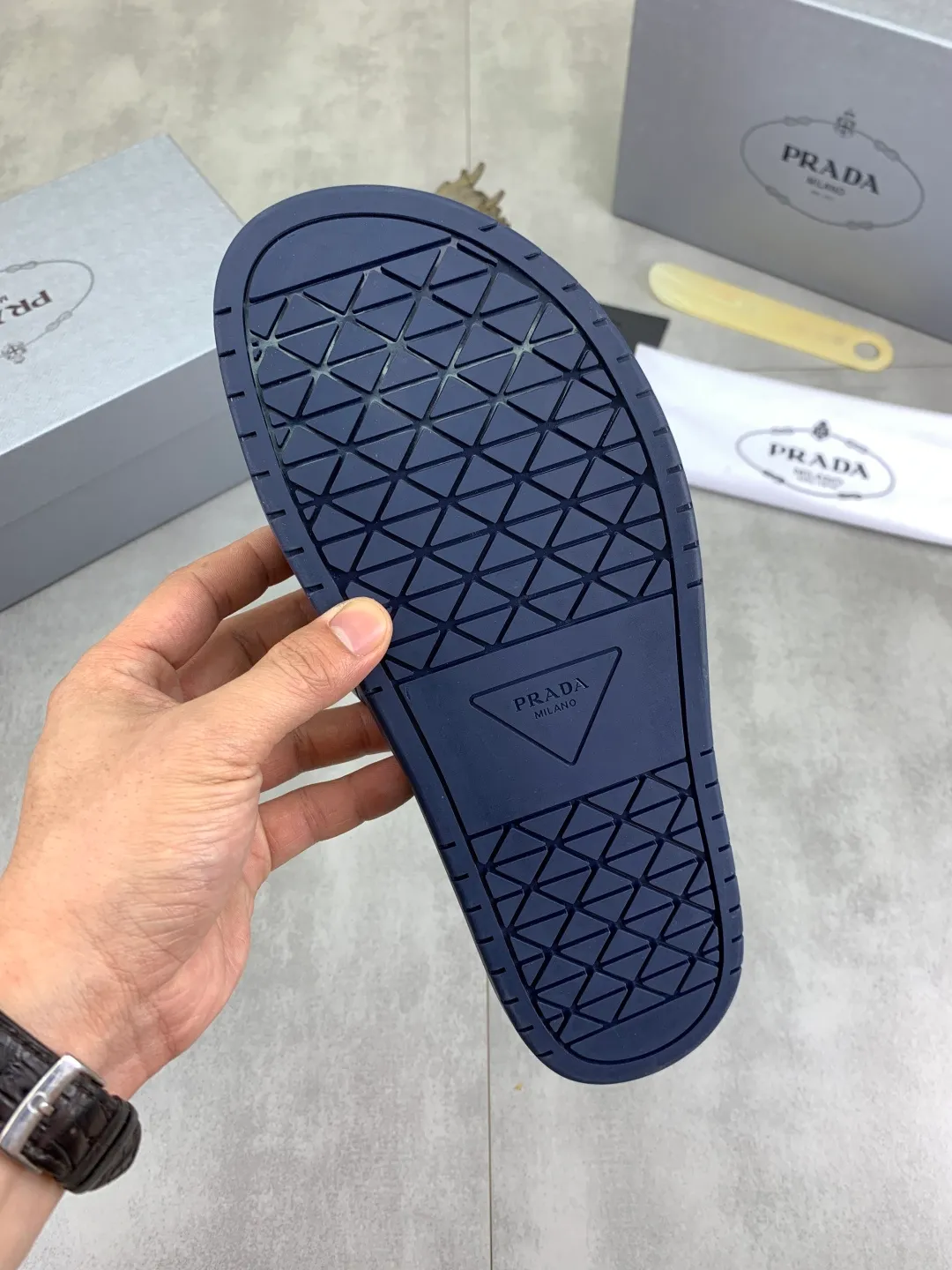 Men's shoes 💰P320💰【New style】🎁🎁🎁 PRADA Prada's new casual slippers, original official website, perfect workmanship, conveying a kind of noble luxury, sublimating its definition of luxury in Prada's high-end extraordinary craftsmanship. Original combination outsole, code number: 38-44 (45 customized) Multiple colors 🉑️ to choose from